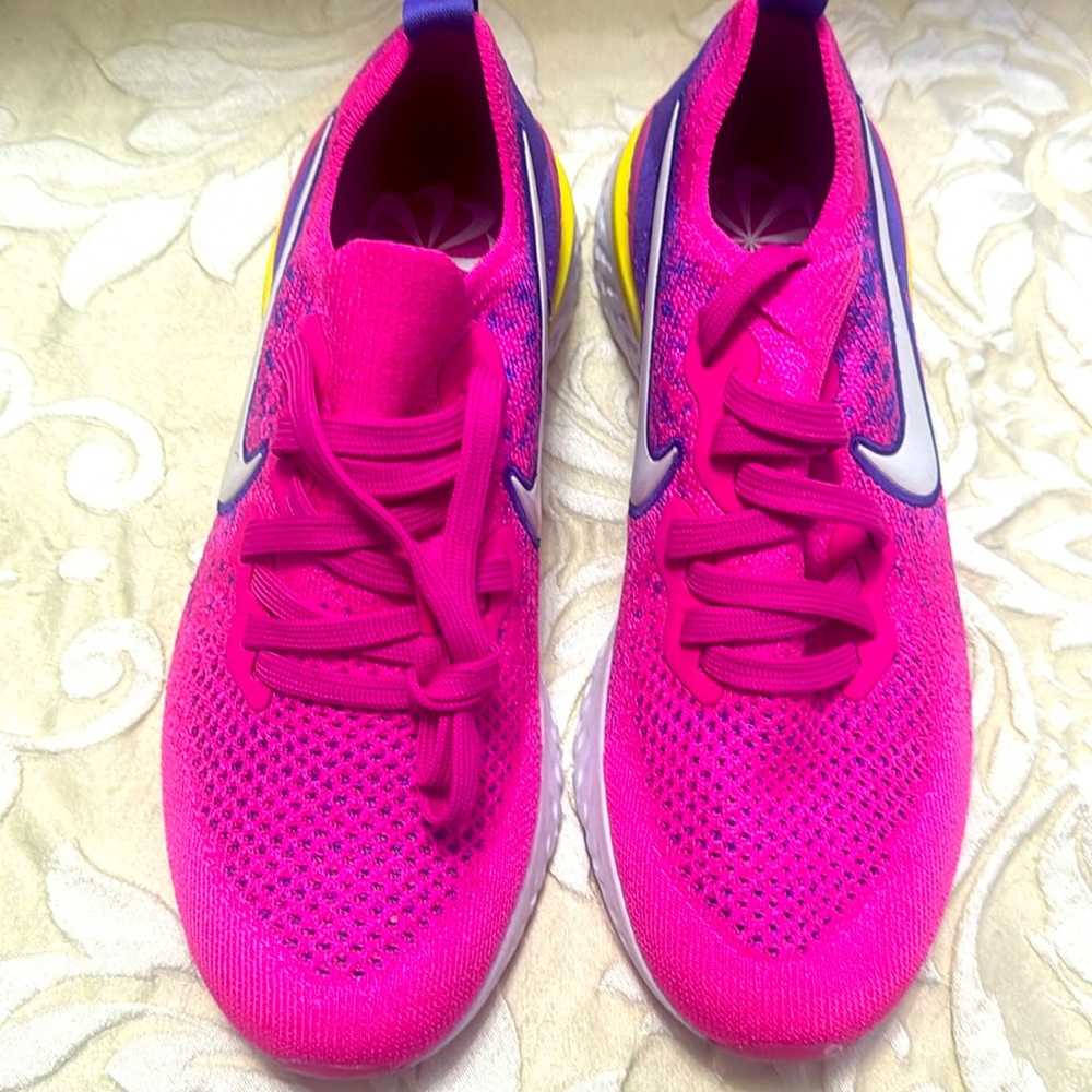 New Nike Epic React Flyknitt 2 Running Shoes- Size 7.5